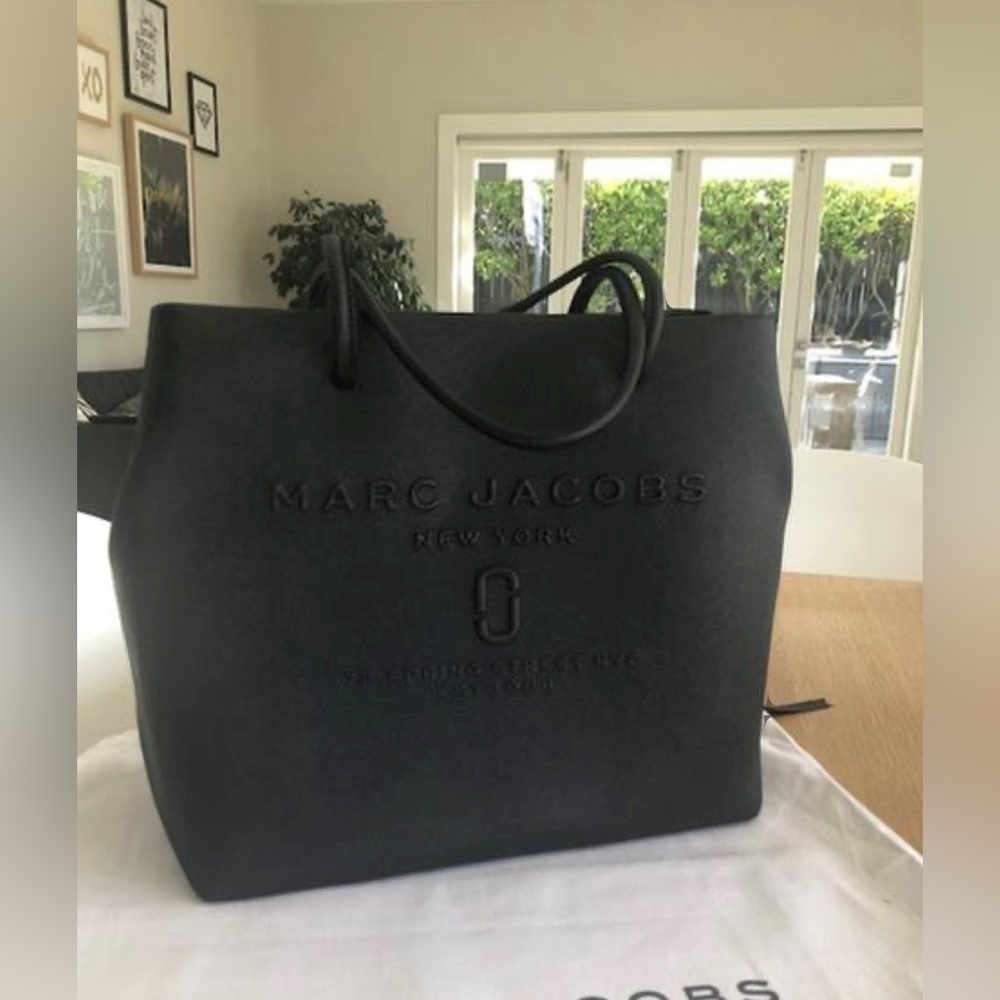 Marc Jacobs EAST- WEST TOTE logo shopper USED